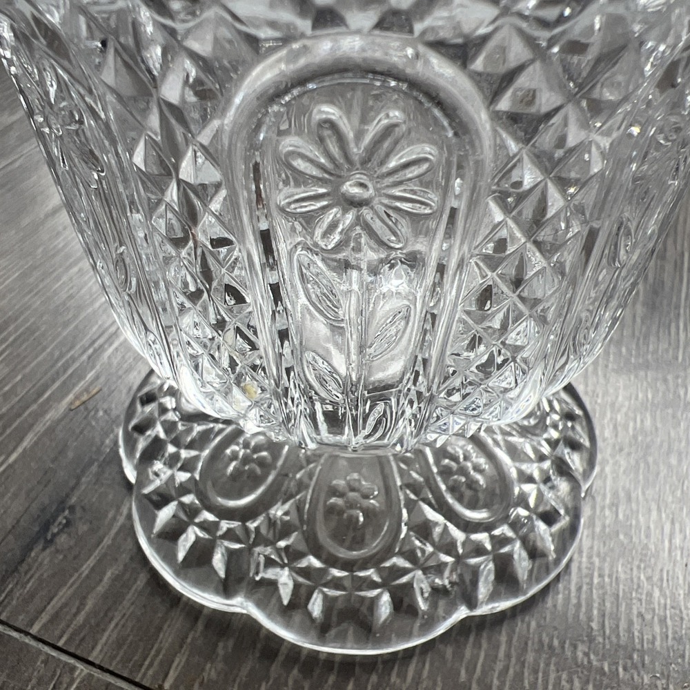 AVON CRYSTAL CLEAR GLASS FLOWER FOOTED CANDY DISH/ BOWL/ CANDLE HOLDER EUC - Picture 3 of 5